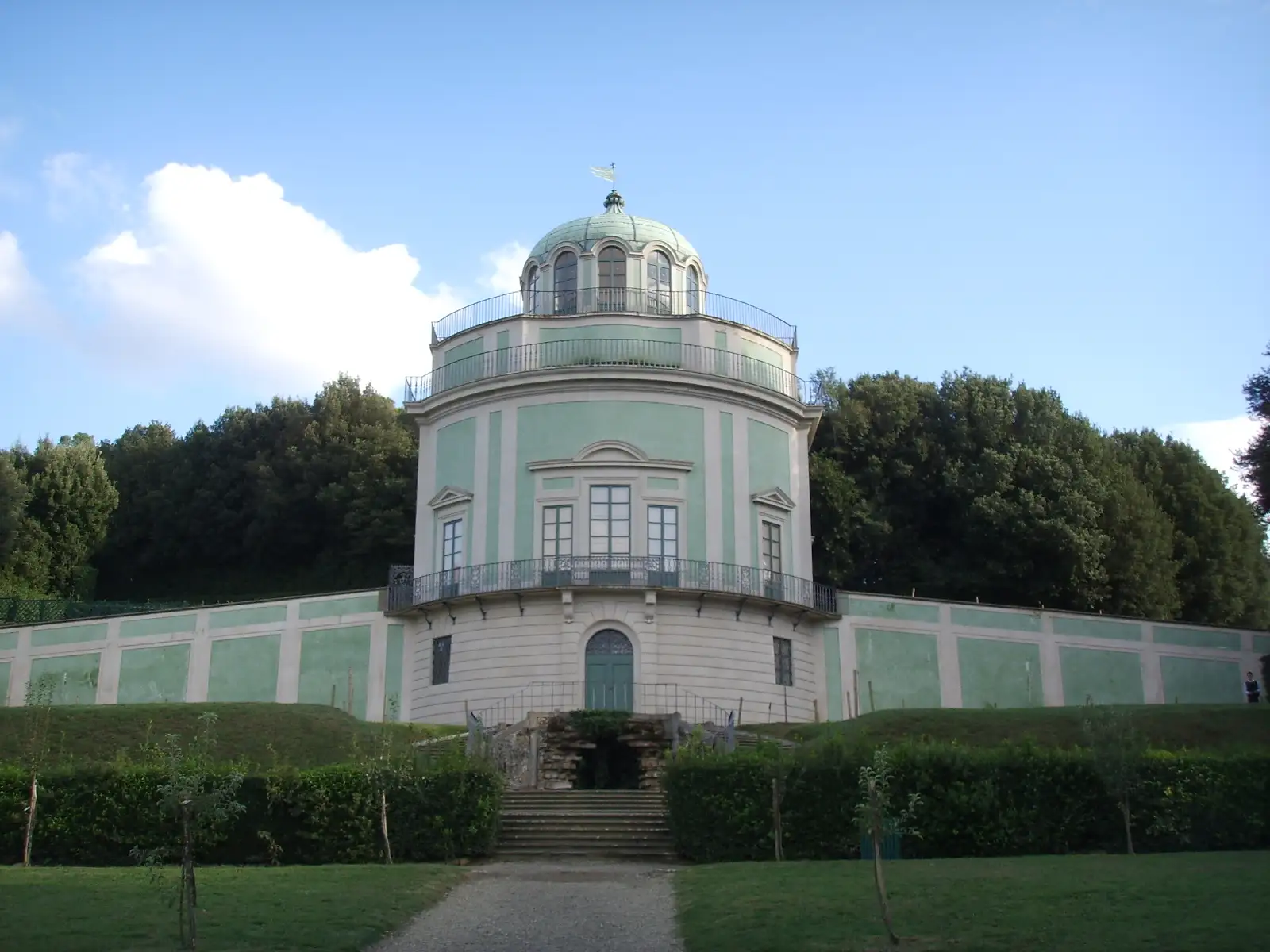 Il padiglione del Kaffeehaus con la cupola verde sopra le terrazze del Giardino di Boboli