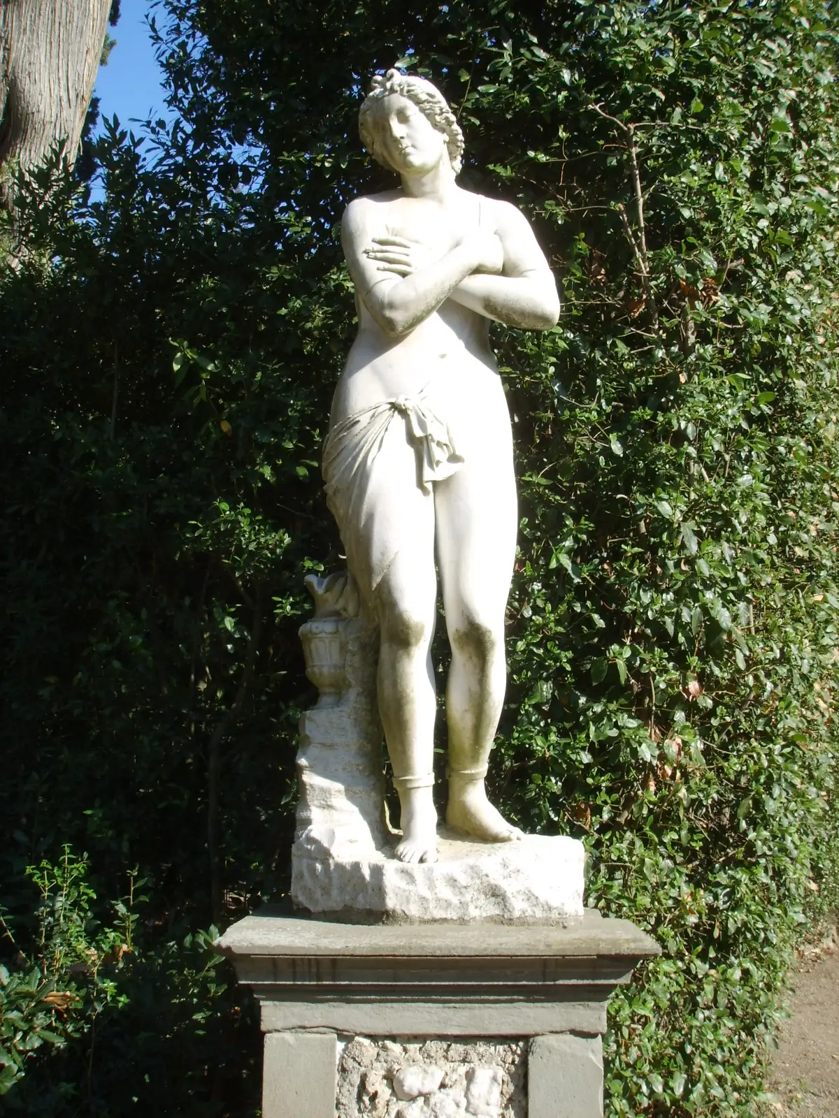 Il Viottolone, lungo viale rettilineo di alti cipressi fiancheggiato da statue nel Giardino di Boboli