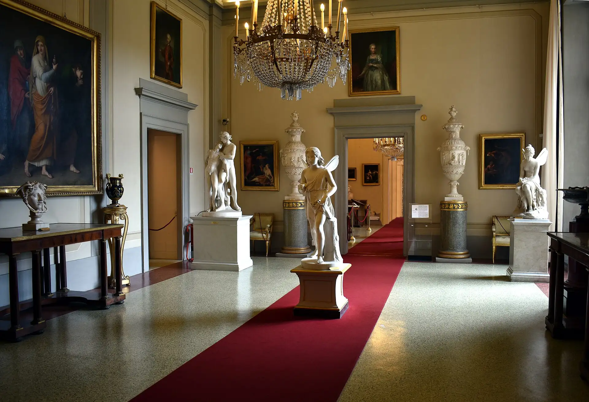 Sala della Galleria d'Arte Moderna al secondo piano di Palazzo Pitti, con quadri alle pareti